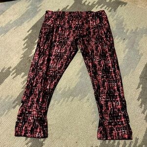 Mondetta pink and black multi design workout shorts, size medium